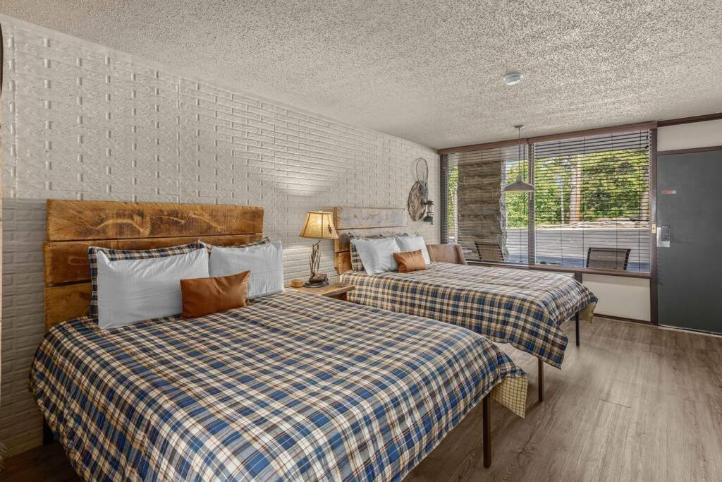 Stonegate Lodge 2 Queen Beds Fast Wifi 50" Tv Salt Water Pool Room #207 유레카 스프링스 외부 사진